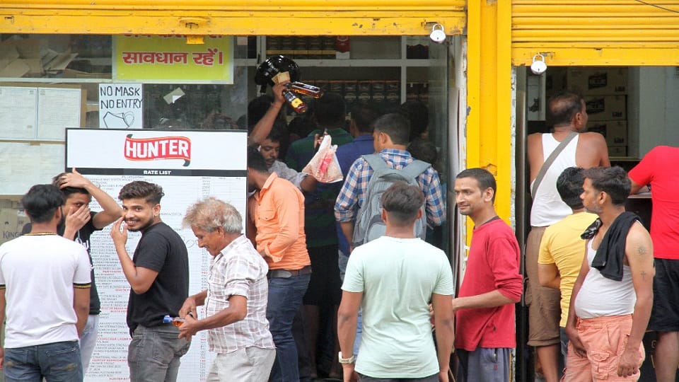 delhi excise department hold a meeting with sellers who confused about sale of liquor in delhi