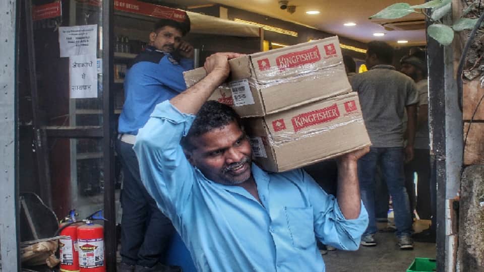 delhi excise department hold a meeting with sellers who confused about sale of liquor in delhi