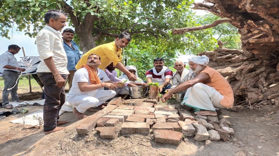 Shivling found out under 200 year old Peepal tree in firozabad