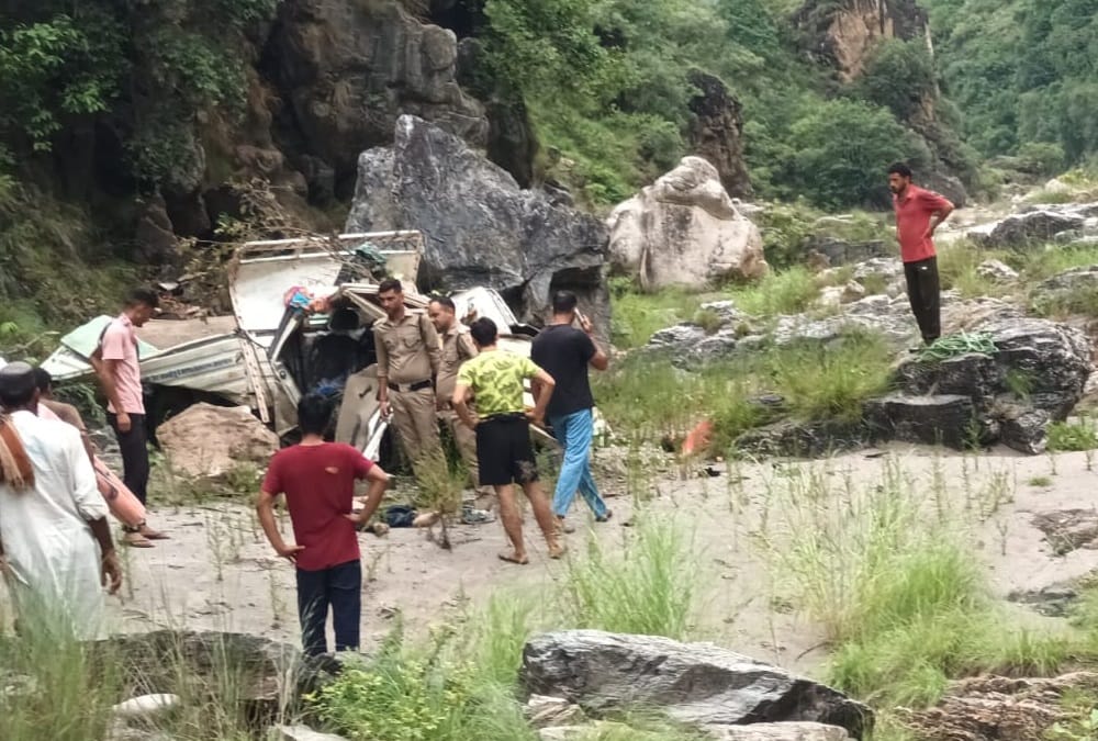Dehradun Accident News: Bolero Pickup vehicle fall into ditch in tiuni two people Died
