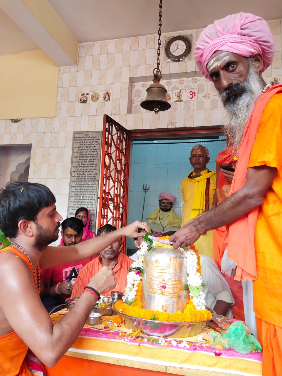 Mahadev went to the temple from the warehouse of the police station
