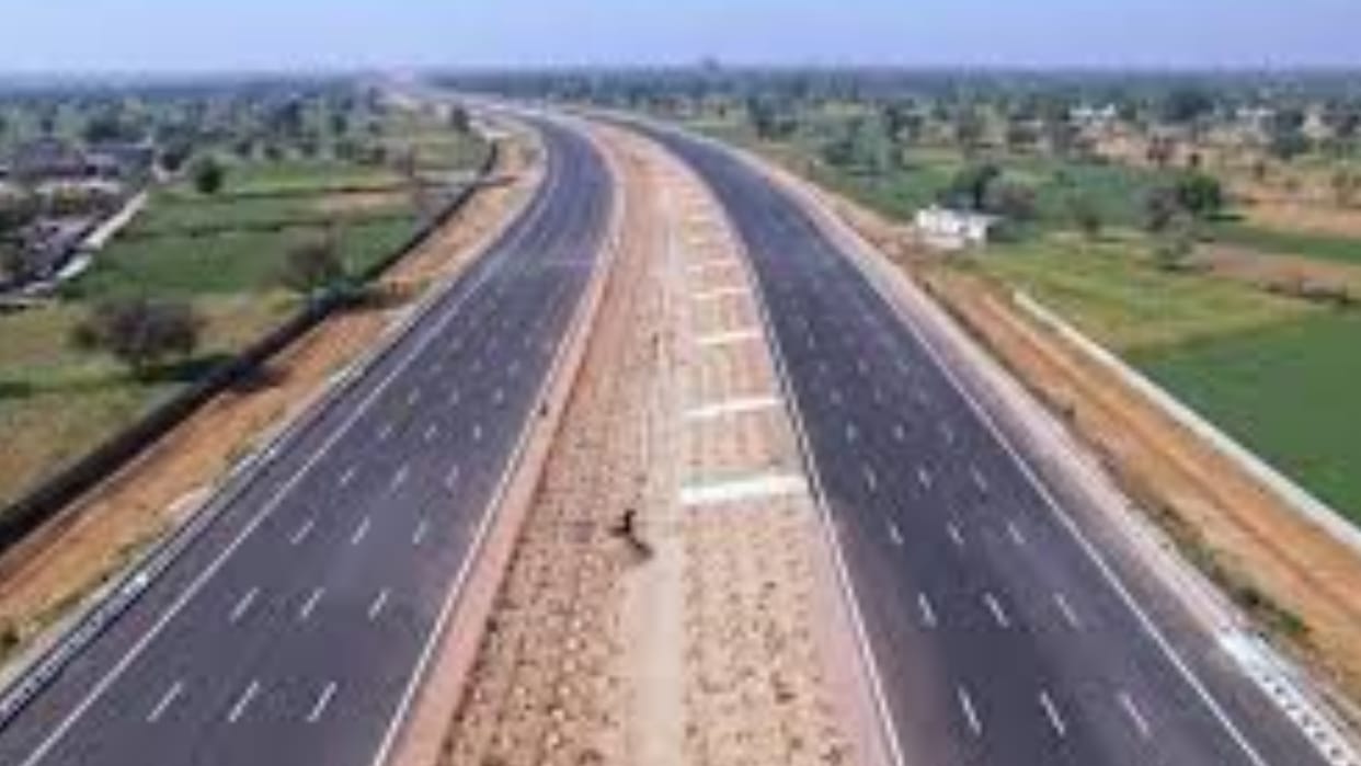 Unknown vehicle crushes five sleeping people on Delhi Mumbai Expressway