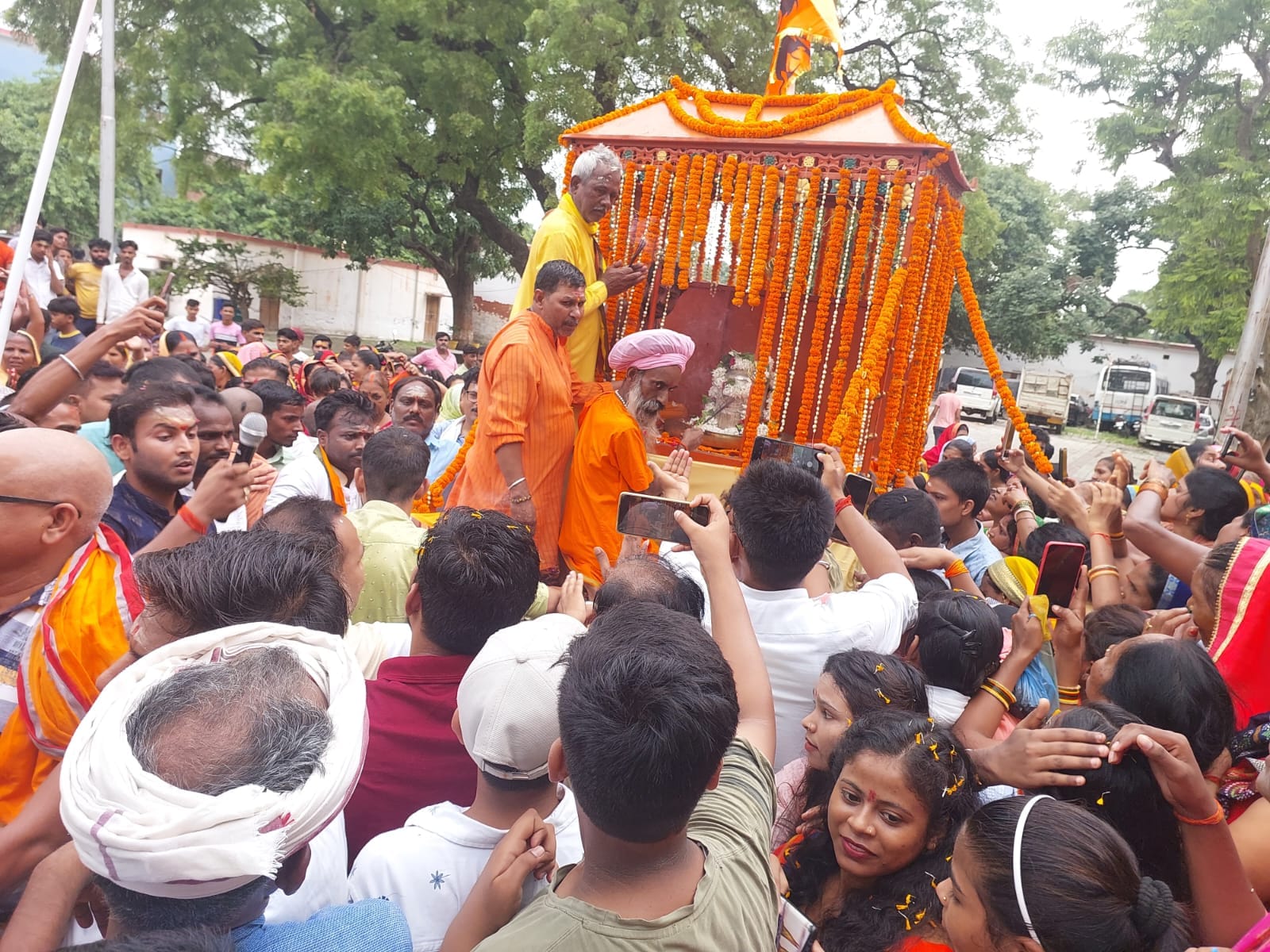 21 kg shivling found in saryu river situated in baba mela temple in mau