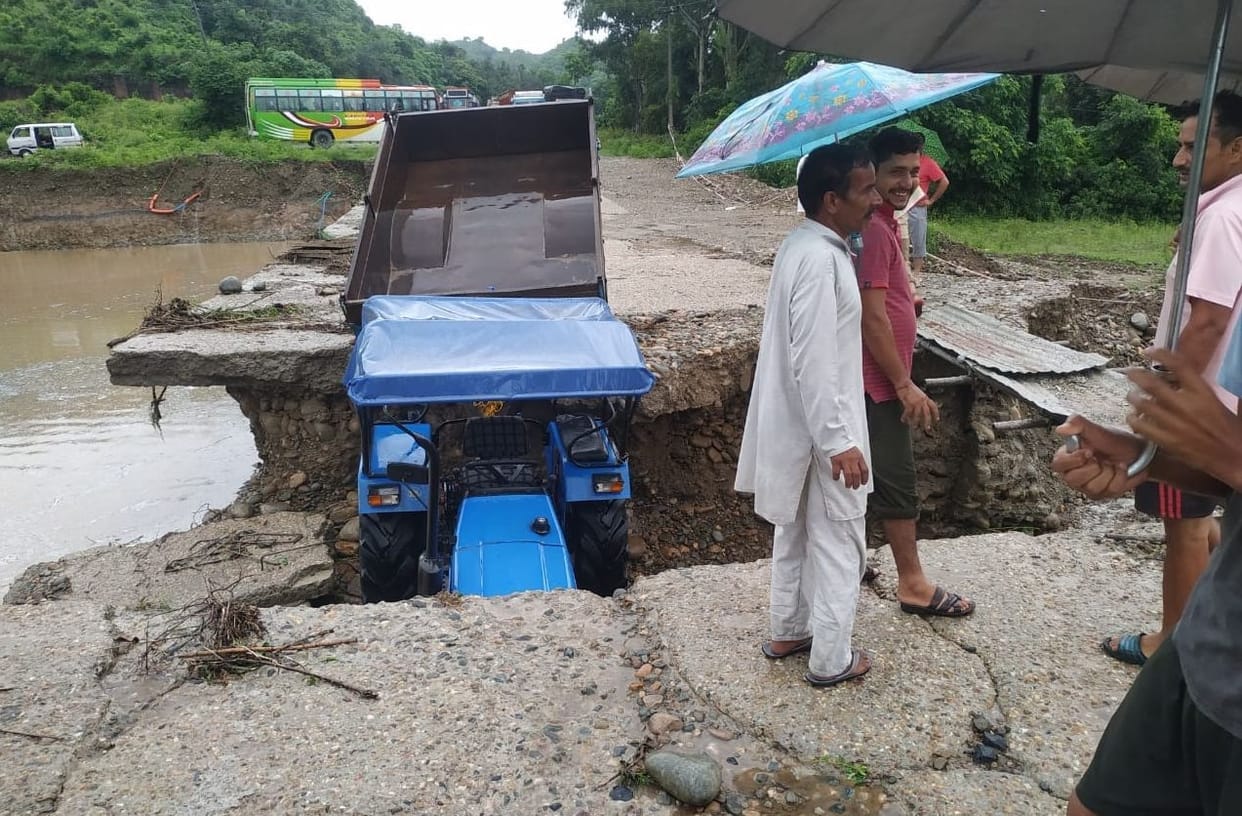 Rain caused destruction, houses collapsed, rivers and streams flooded, roads closed due to falling ropes