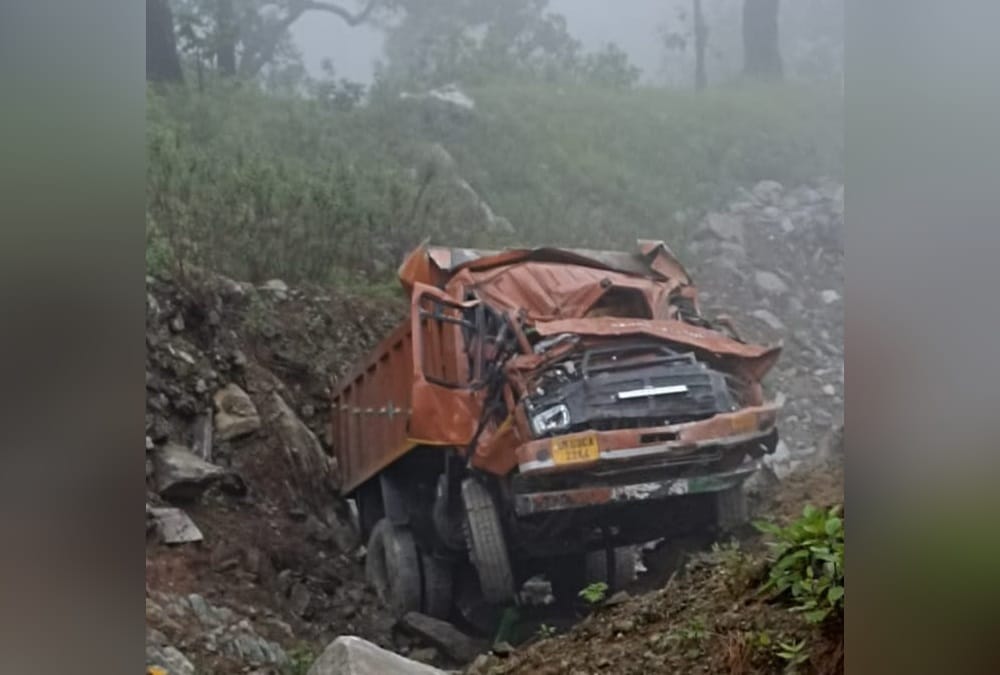 Tanakpur Pithoragarh Highway accident news : Vehicle fell into   ditch in Swanla  BJP booth president dies