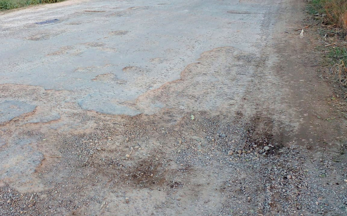 It is risky to travel on the roads in Saharanpur district UP