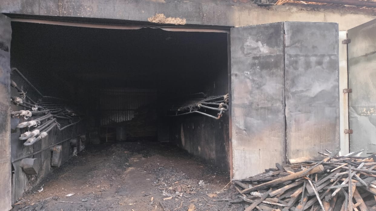 Massive fire in ply factory in gorakhpur
