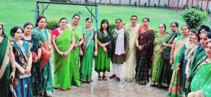 Hathras: On Hariyali Teej, women worship gracefully, swing also swing