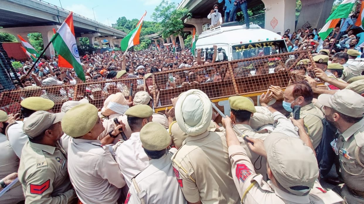 Jammu jal shakti Department dailywajer employee protest police lathi charge