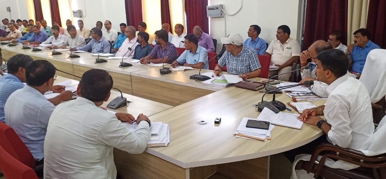 Complete the construction of Amrit Sarovar on August 11 - DM