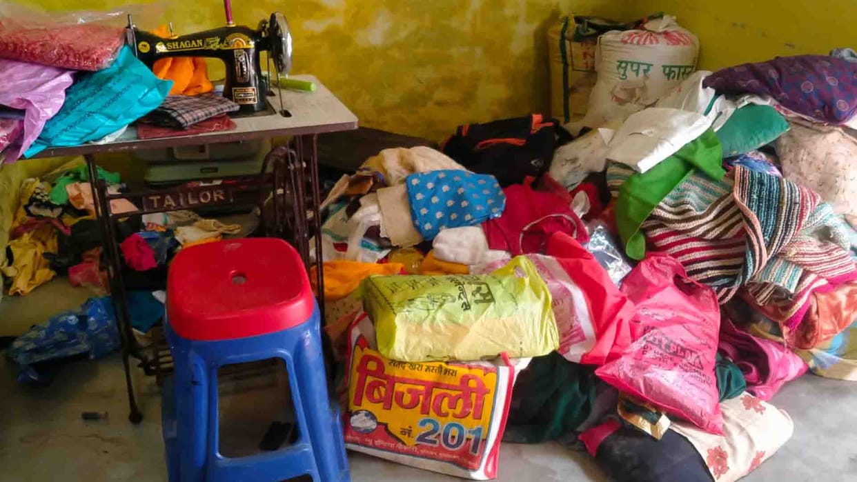 Farrukhabad: Five lakh stolen from truck repairman house