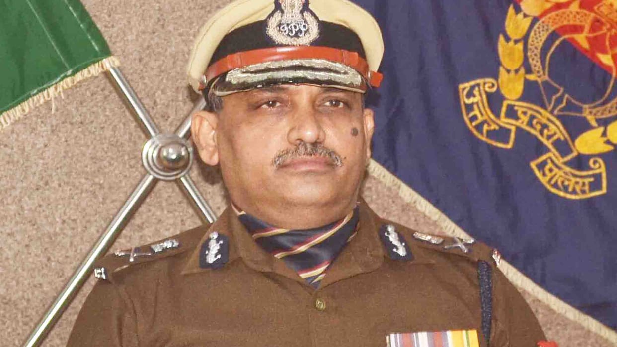 Police Commissioner Vijay Singh Meena removed on charges of Kanpur ruckus and recovery of police