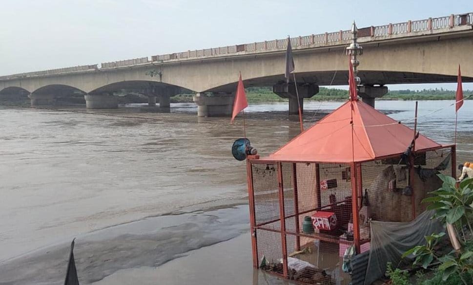 Yamuna's water level is one and a half meters below the warning point