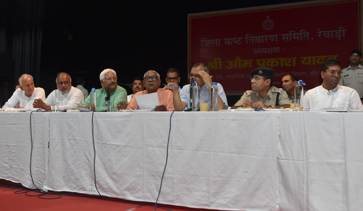 Moral responsibility of officers and employees to settle complaints: Om Prakash