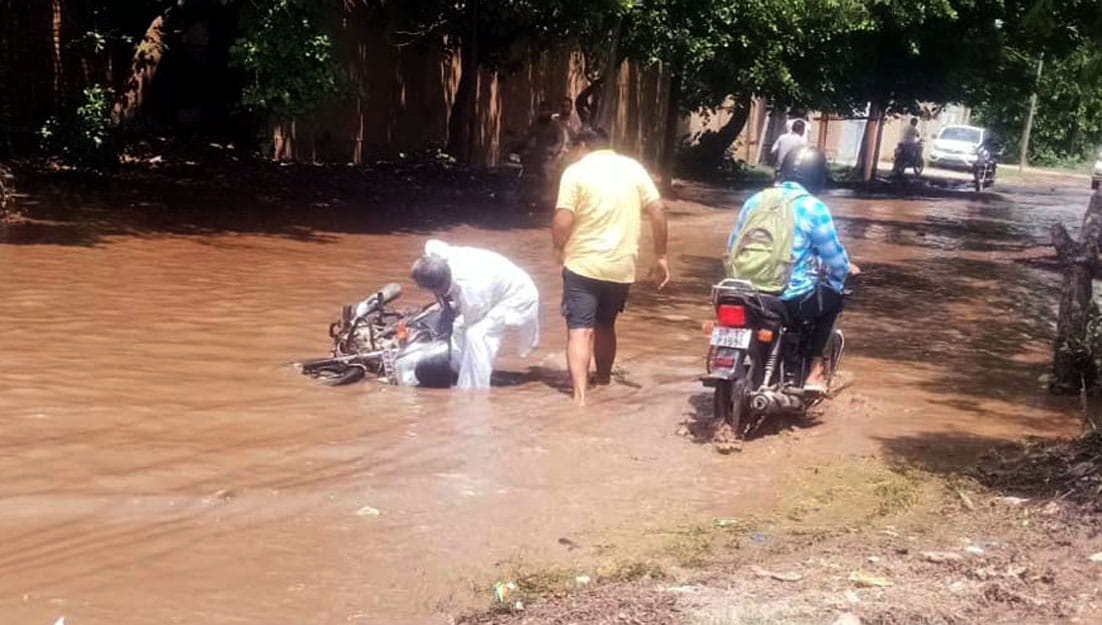 Troubled people demonstrated due to waterlogging