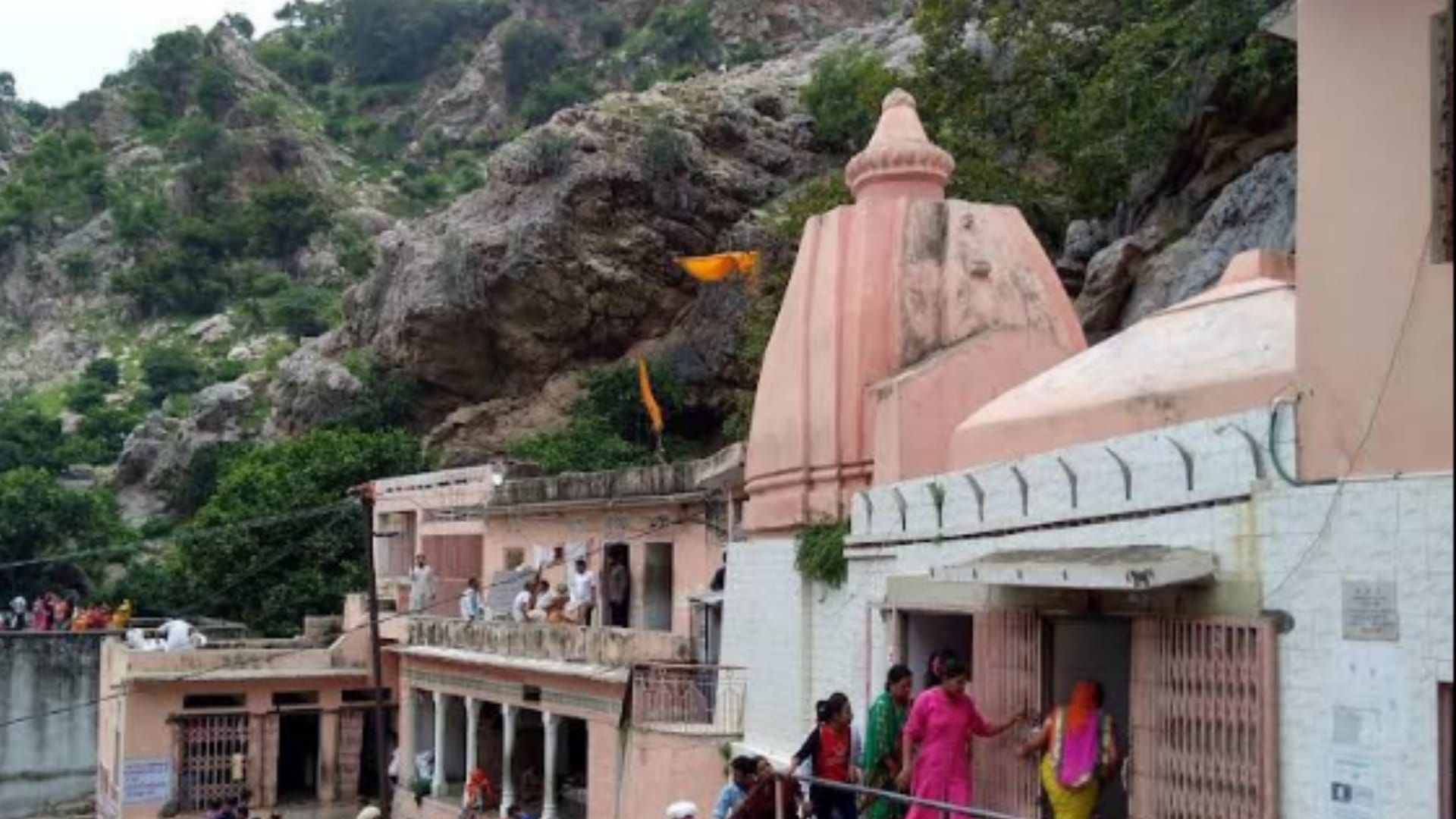 Jaipur Maleshwar Mahadev Temple where shivling changes direction