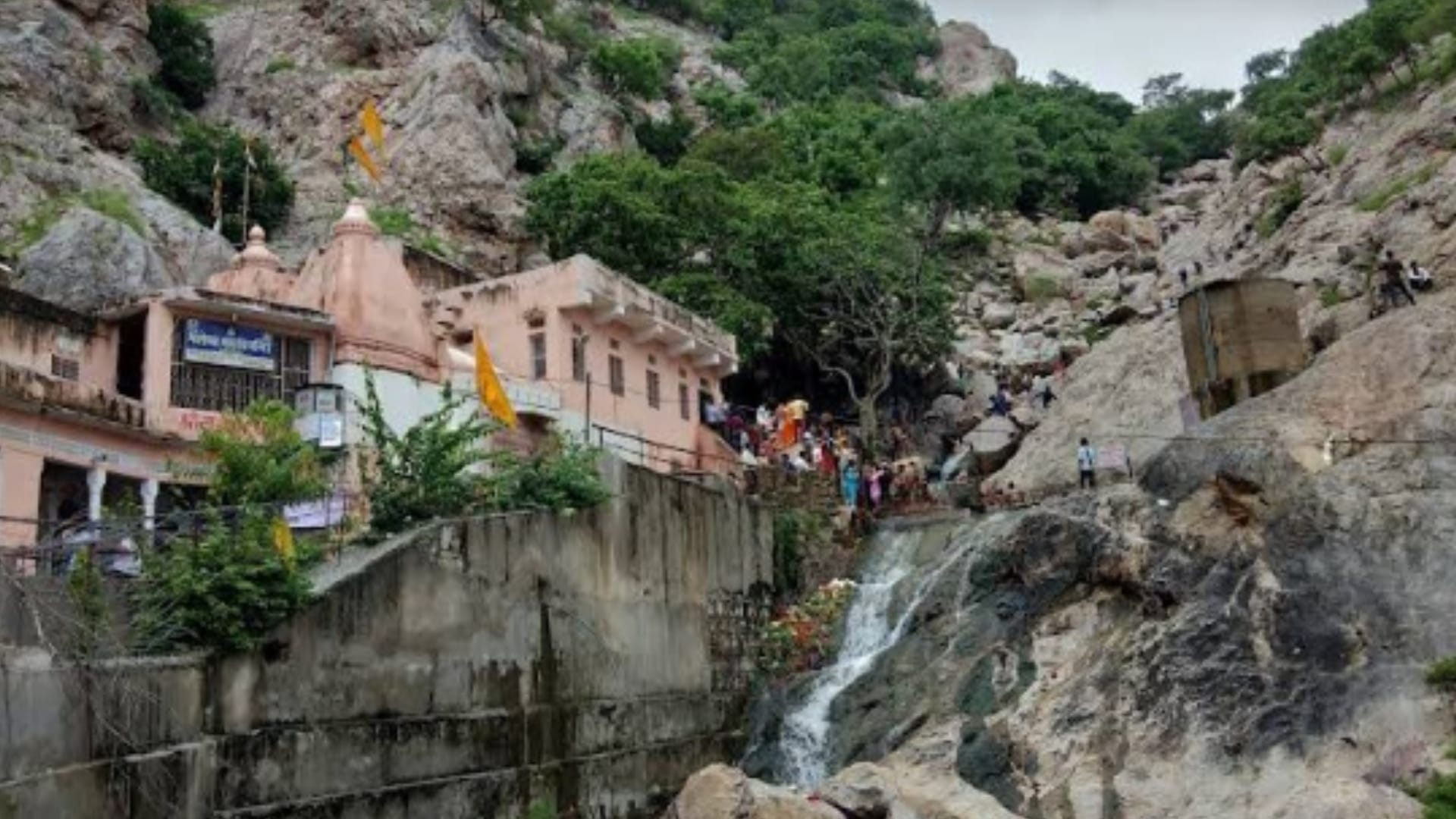 Jaipur Maleshwar Mahadev Temple where shivling changes direction