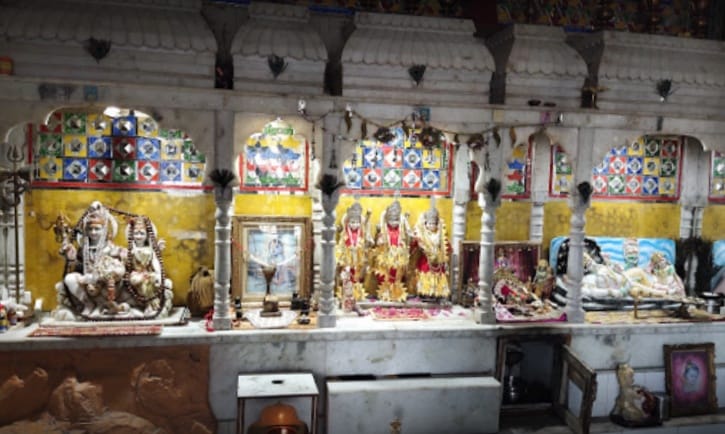 Jaipur Maleshwar Mahadev Temple where shivling changes direction