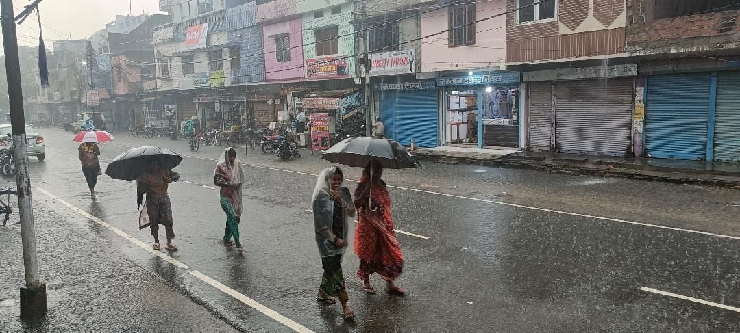 rainfall in mahrajgang
