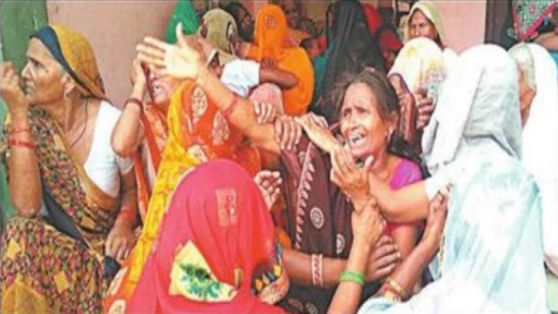 Five people were killed in a car and bus accident during sleeping on Highway in Bijnor see pictures