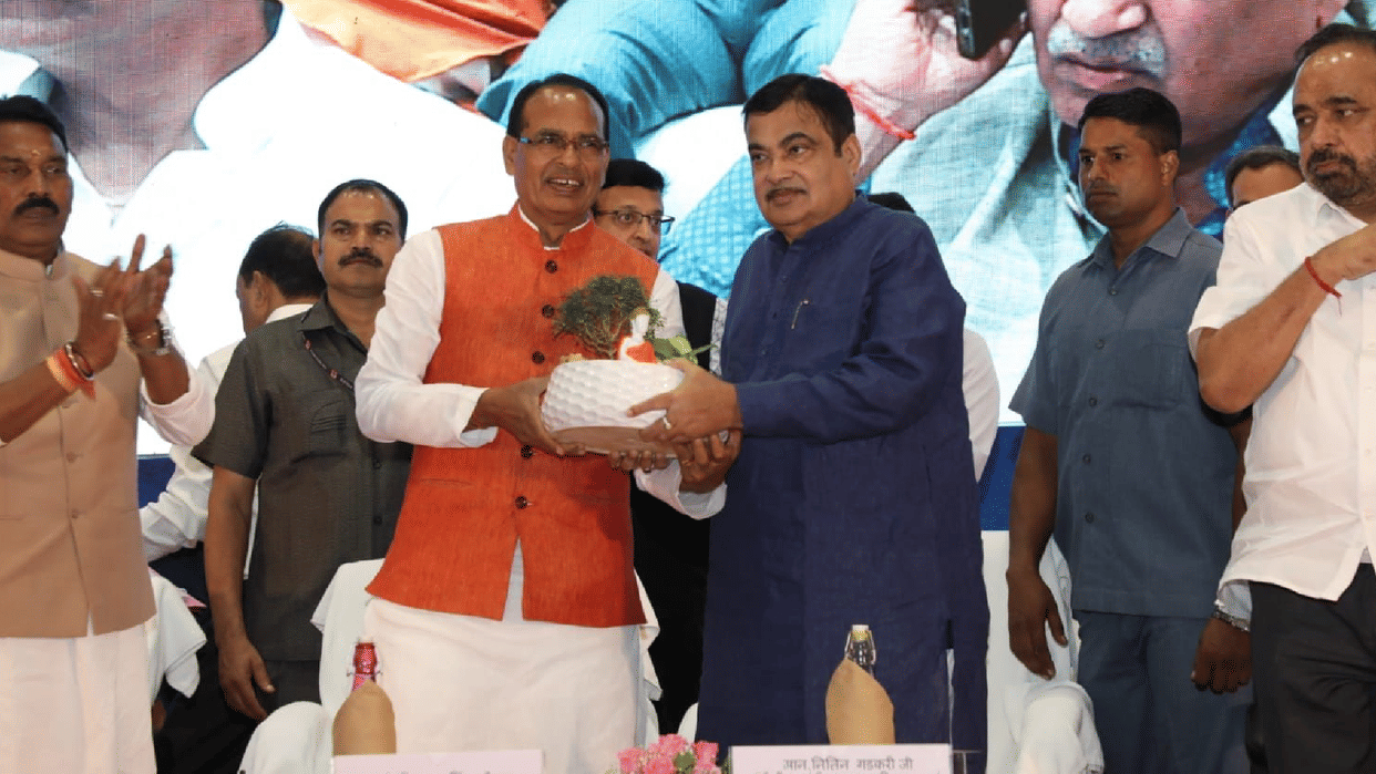 Nitin Gadkari Shivraj Singh Chouhan inaugurate five road projects in Indore