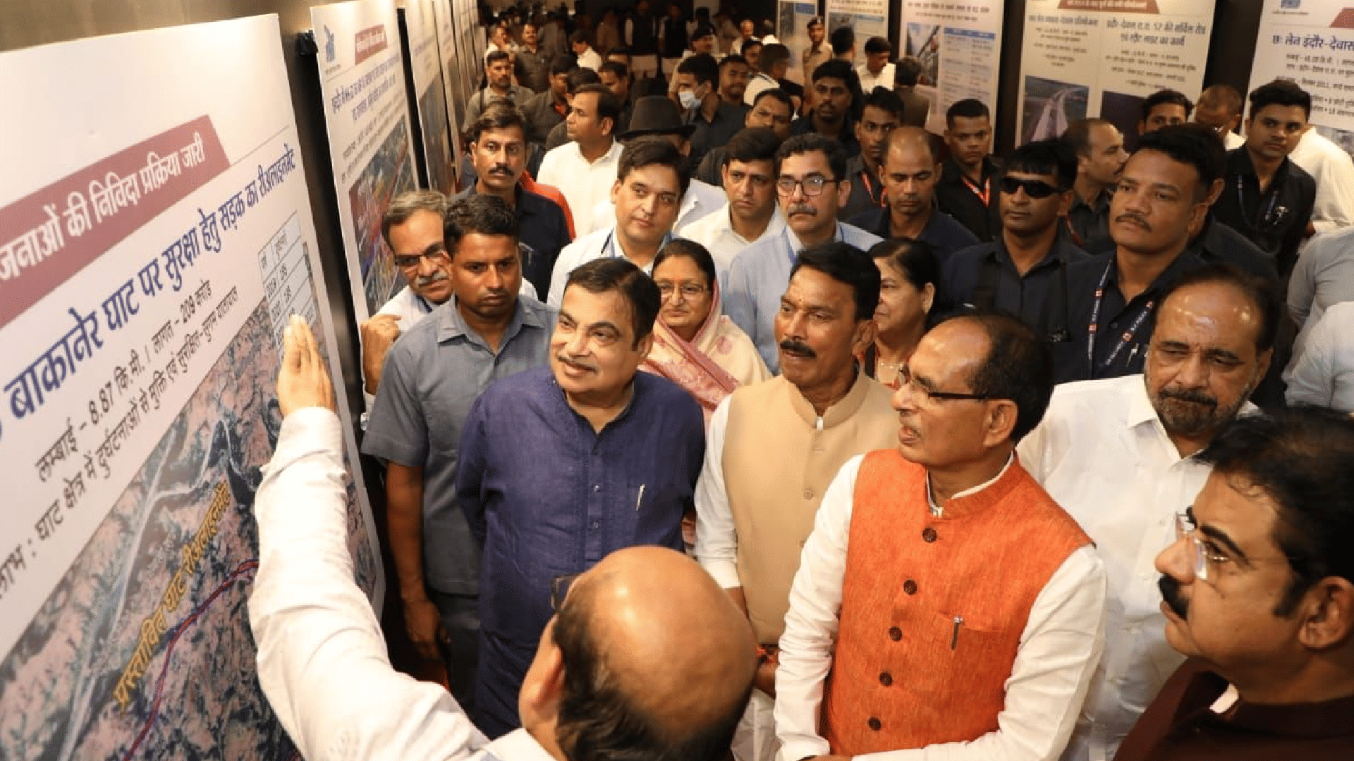 Nitin Gadkari Shivraj Singh Chouhan inaugurate five road projects in Indore