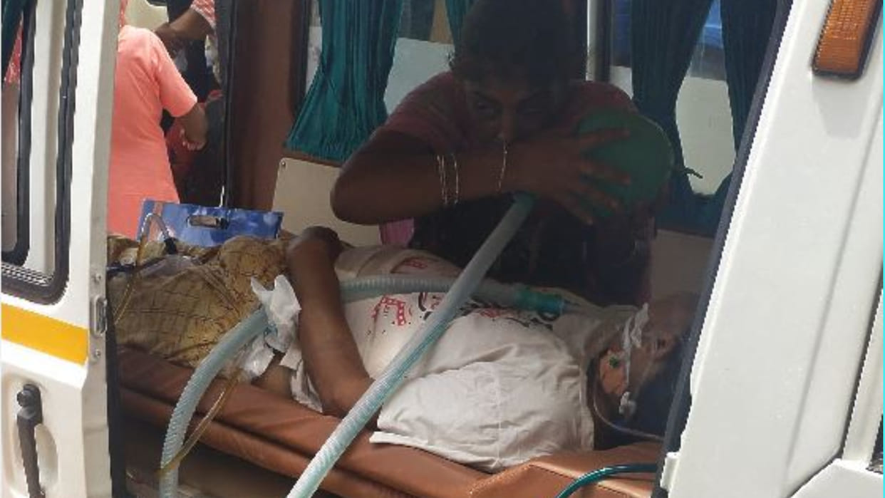 oxygen in ambulance ran out, daughter filled the air through mouth in the airbag to save mother