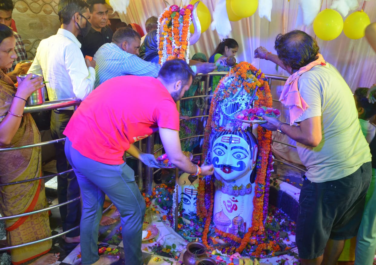 Mathura: Shiva's adornment captivated the mind of the devotees