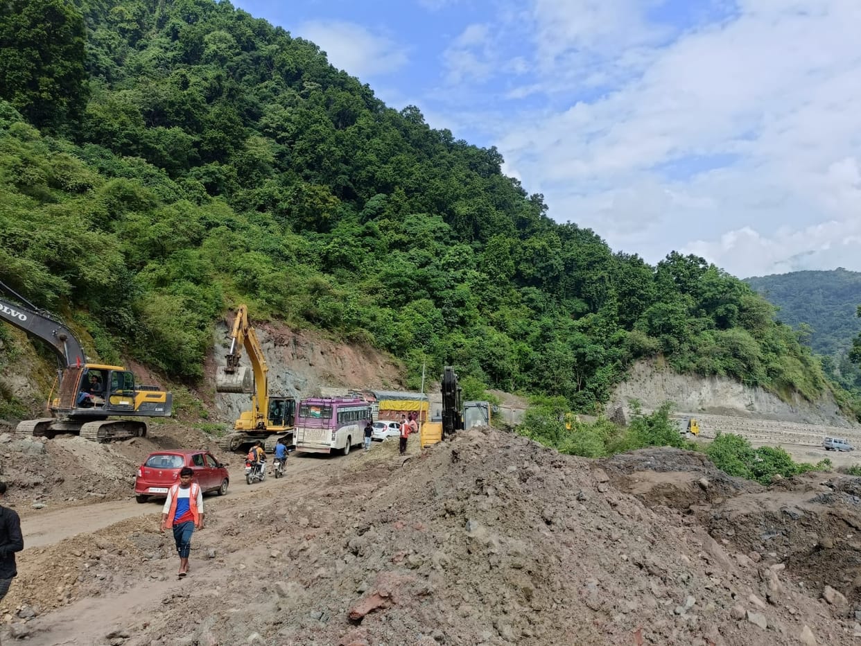 landslides continues at kachi dhank  in ponta silai nh sirmaur