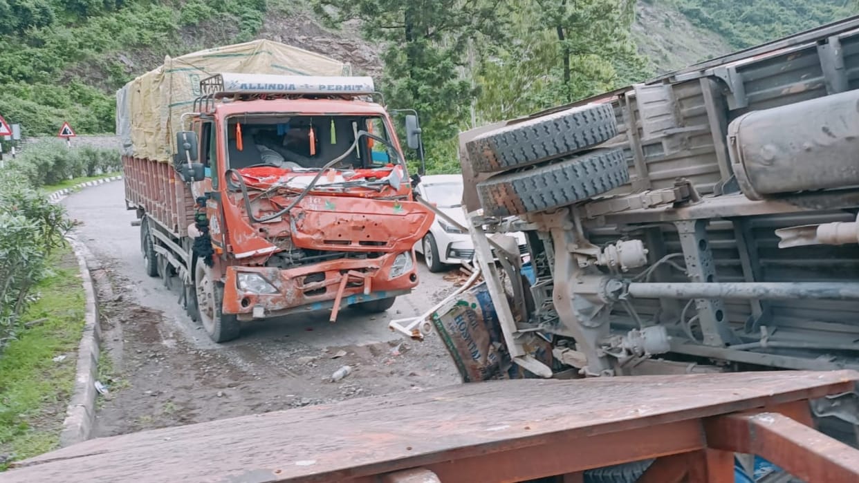 three truck and bus collision in parwanoo solan himachal pradesh