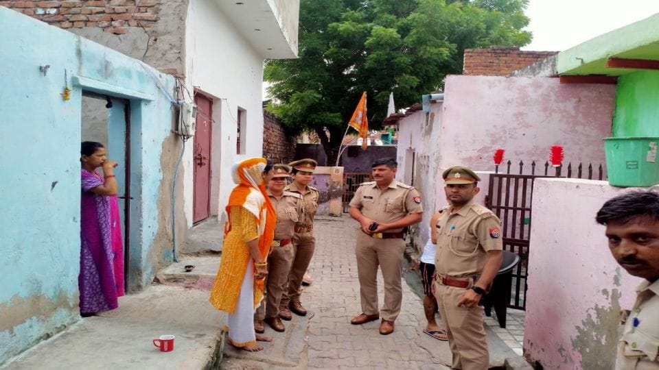 Police house arrested the leaders of Hindu Sabha for announcement of Rudrabhishek at Taj Mahal