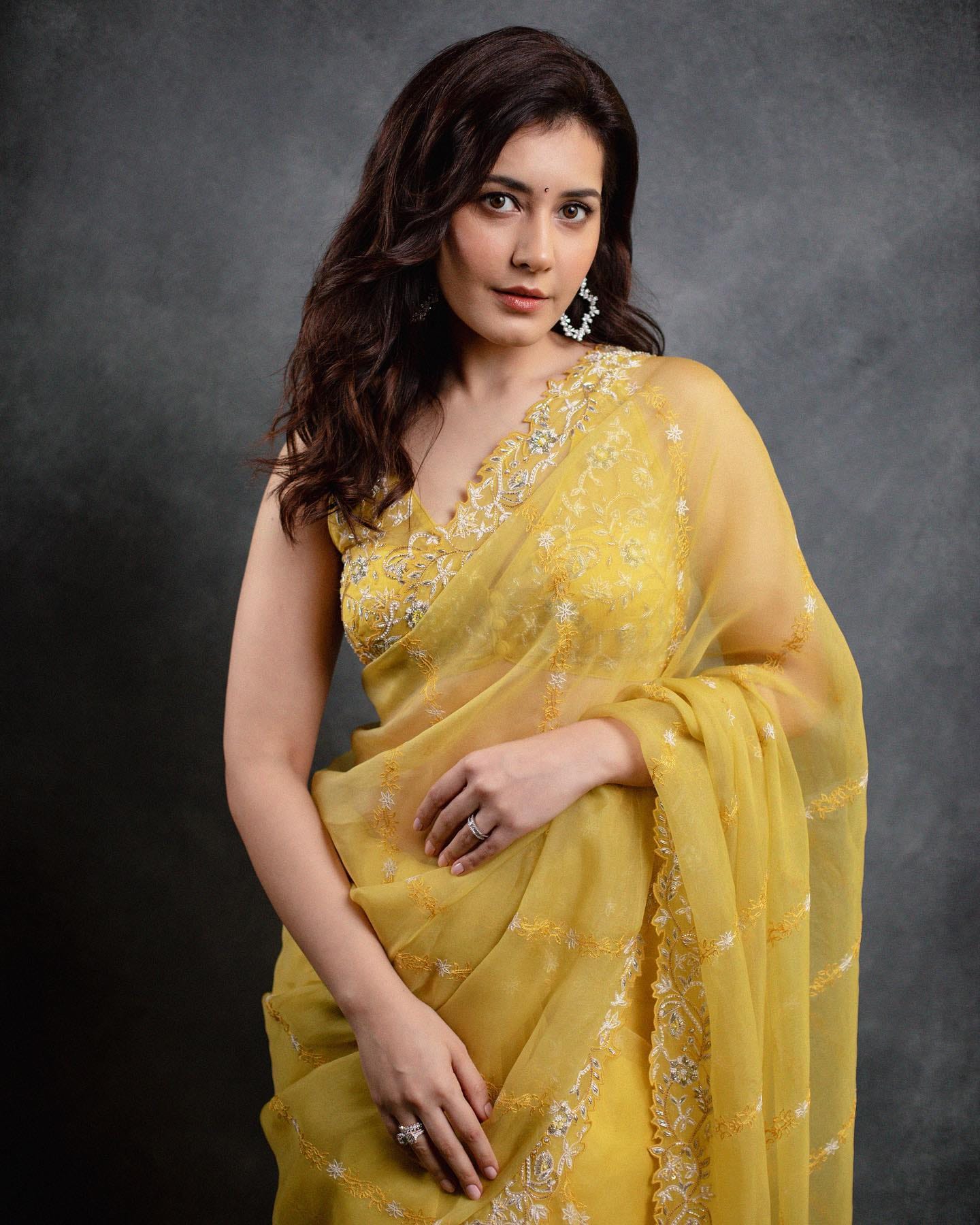 South Actress raashi khanna shared her latest photos in golden yellow saree picture went viral on internet