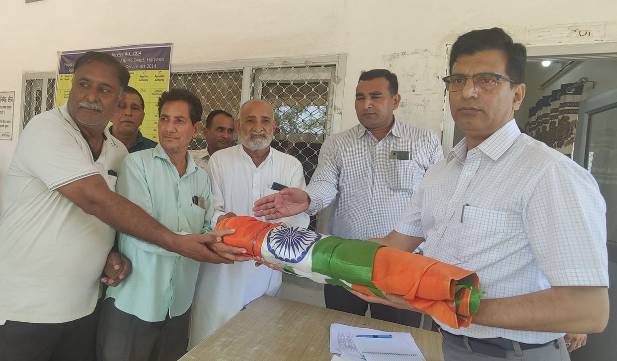 Come, buy Tiranga flag from ration depot for 20 rupees, increase your pride