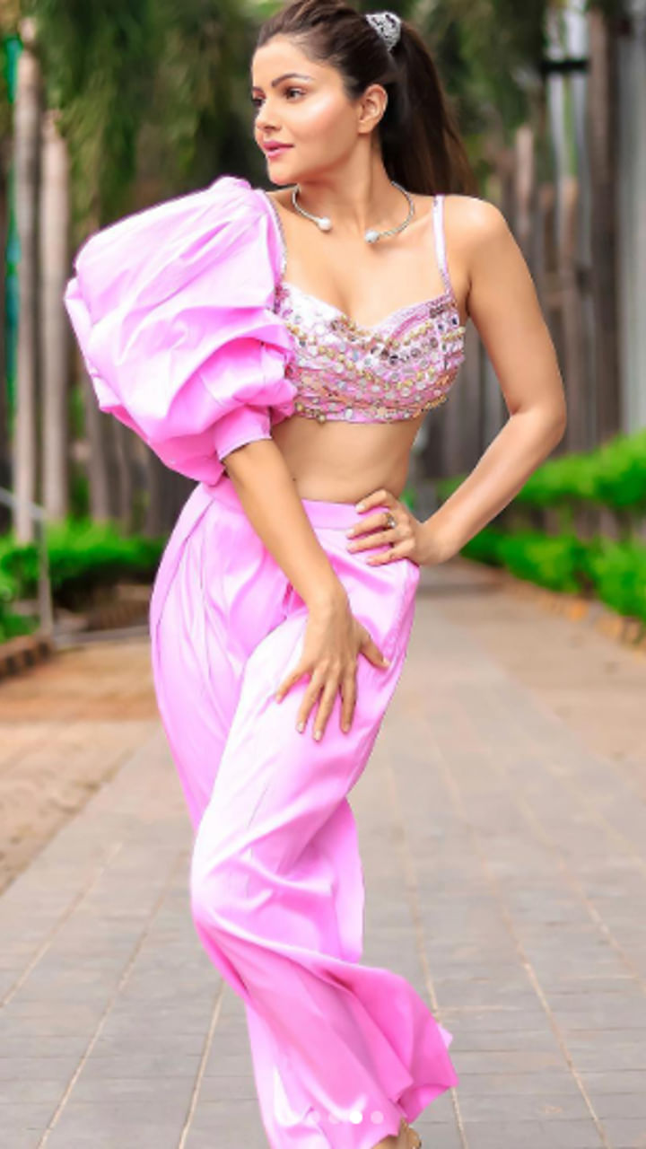 rubina dilaik looking stylish in image