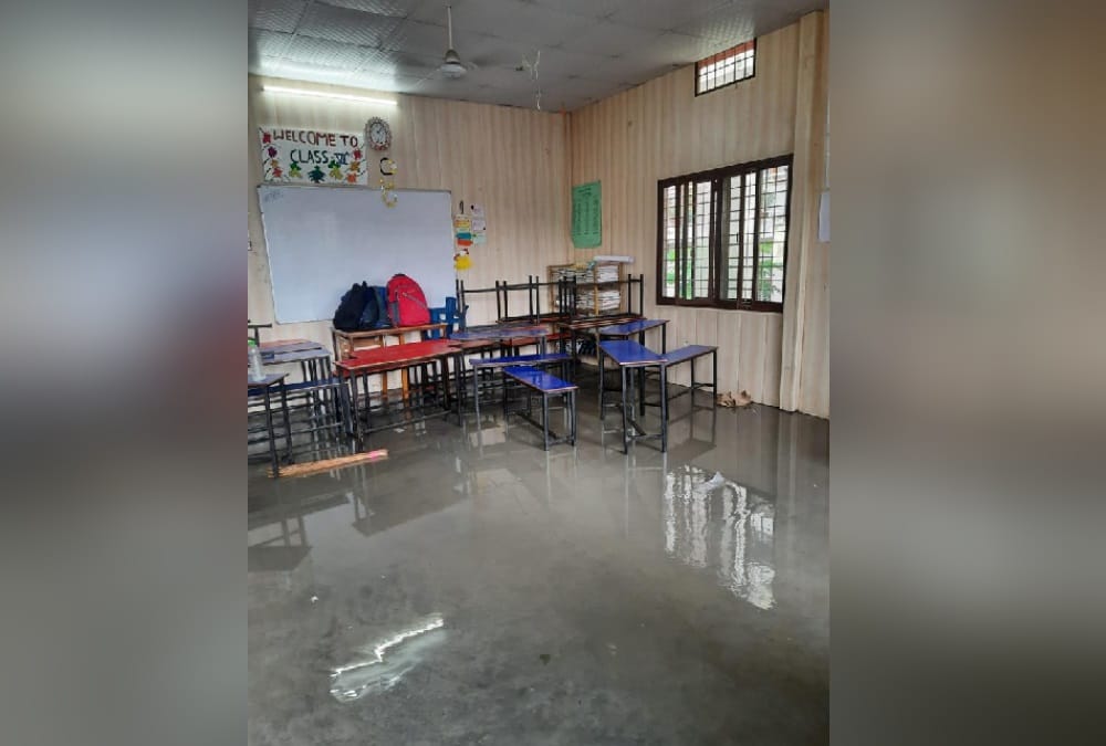 Dehradun news: students studying in classroom even School building in bad condition