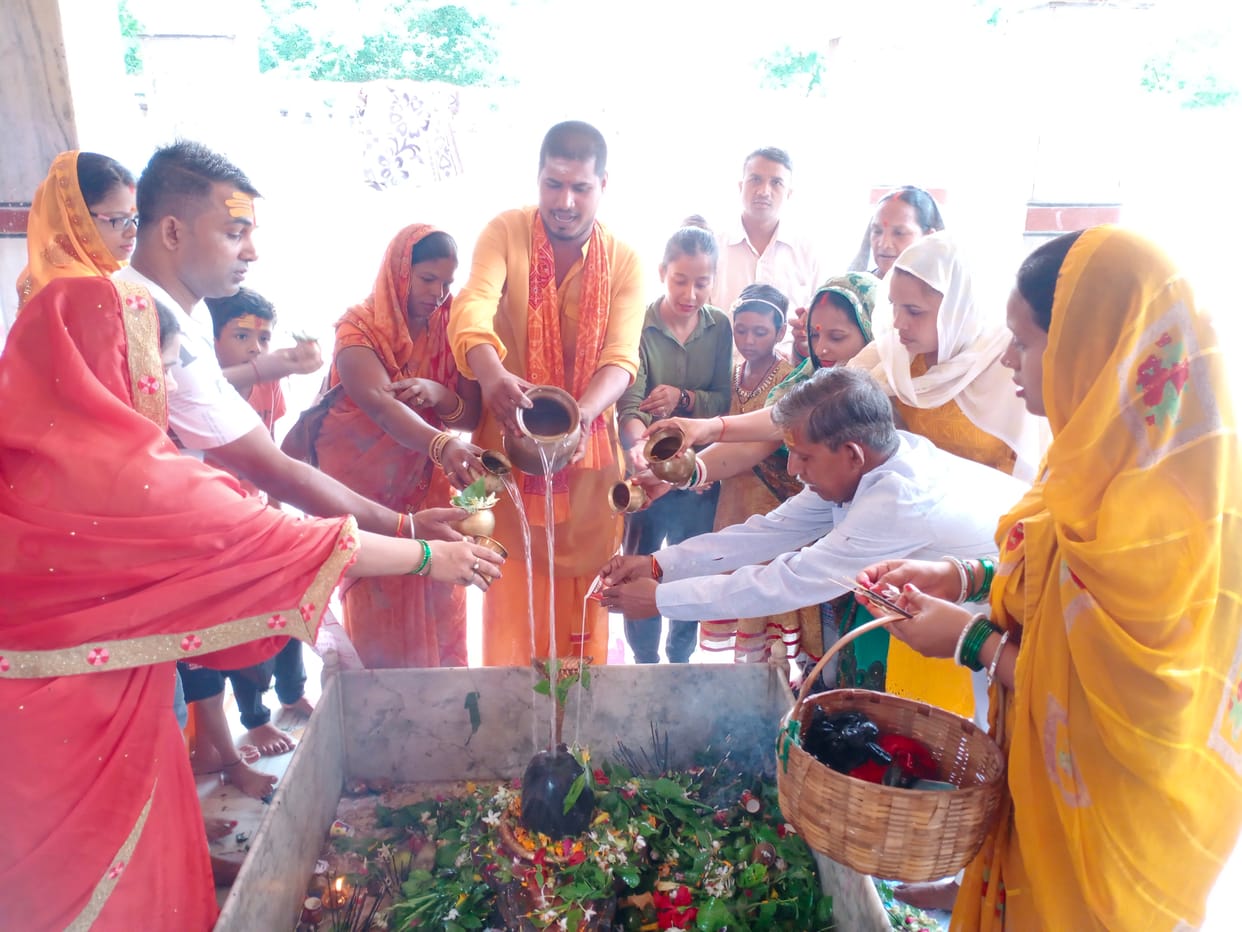 Shiva devotees performed Jalabhishek of Lord Shankar