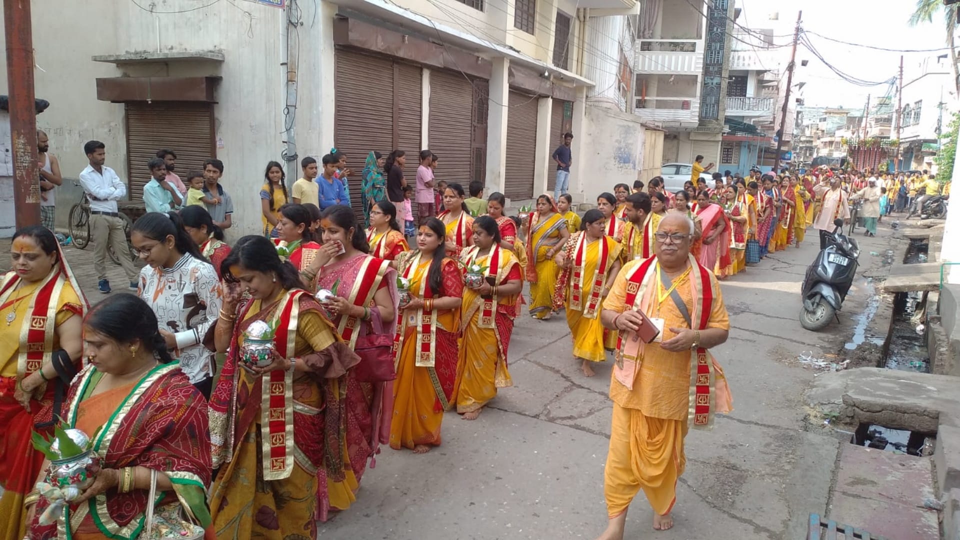 Sawan ka Somvar 2022 Shiva devotees arrived to temple in gorakhpur