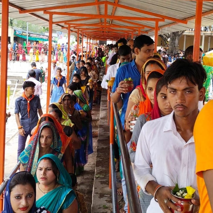 The pagoda resonated with the cheers of Har Har Mahadev