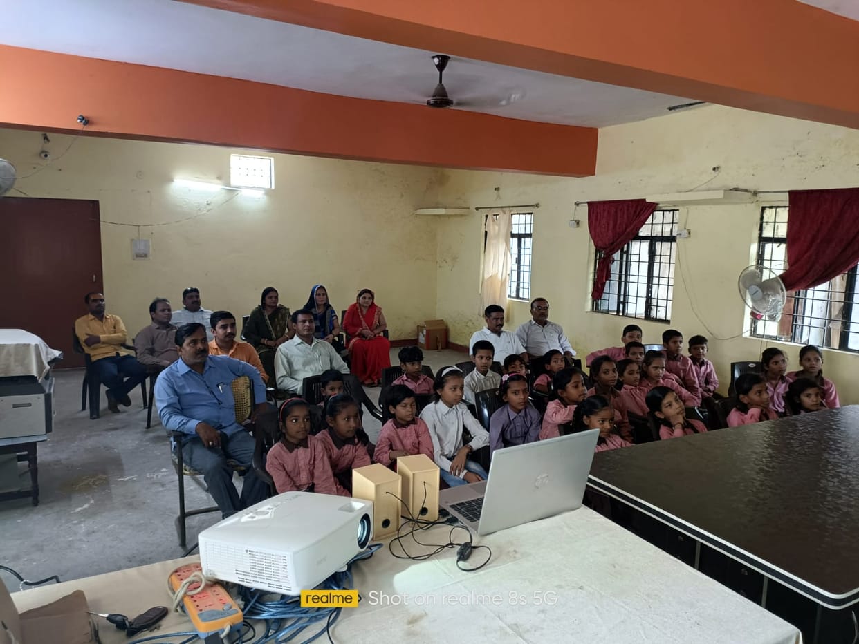 CM transferred Rs 8.4 crore to the account of the parents of 70 thousand children of the district by pressing the button