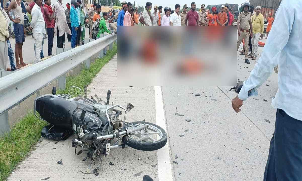 Road accident on Varanasi Prayagraj highway three Kawaris killed after two bikes collided