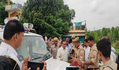 Road accident on Varanasi Prayagraj highway three Kawaris killed after two bikes collided