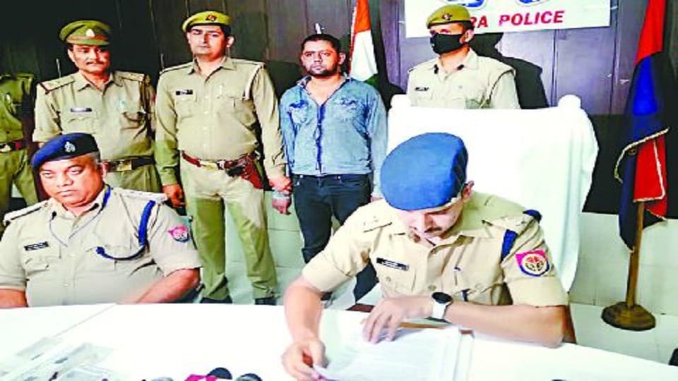 Seoul trader robbed chain from the teacher's neck in agra crime news