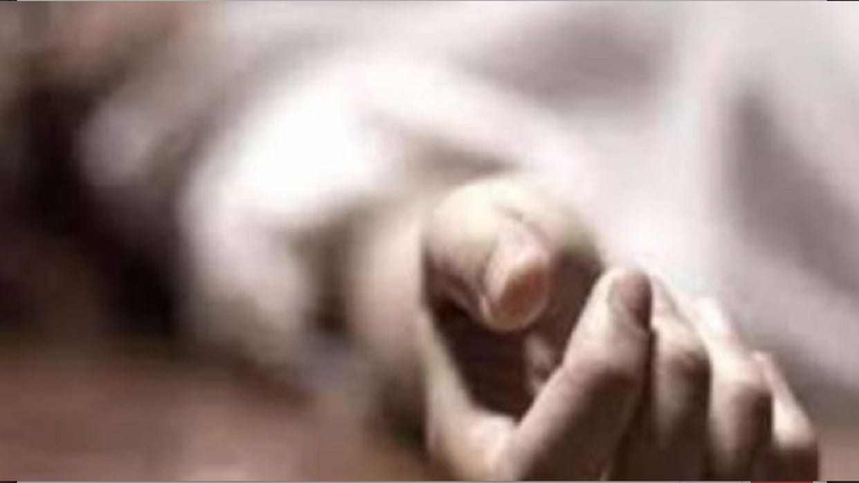 Kanpur: Dead body of youth found hanging from tree