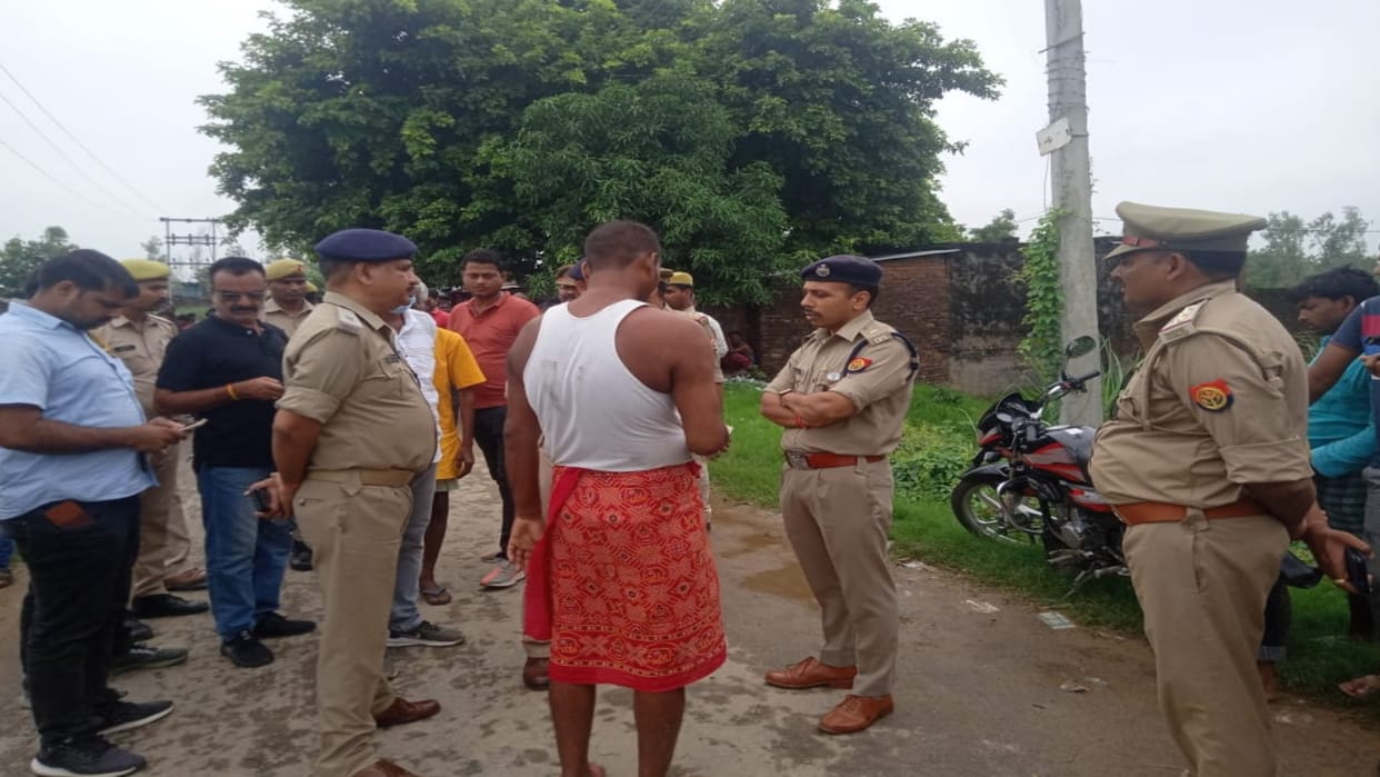 Divyang slept in shop murdered with sharp weapon in basti
