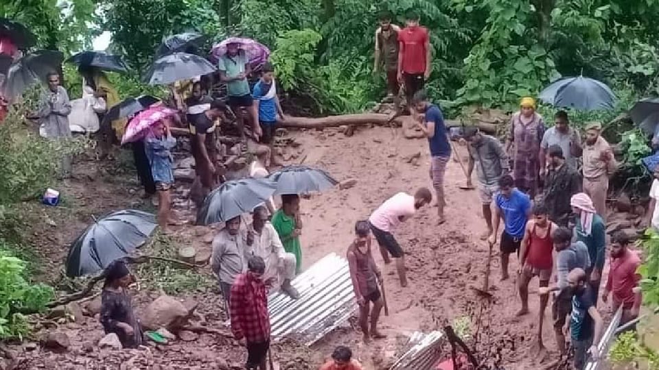 amarnath yatra postponed 30 houses in reasi grounded due to landslide after heavy rains srinagar-leh highway c