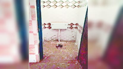 Meerut: community toilets Build for villagers but locked, more then nine thousand are spending every month