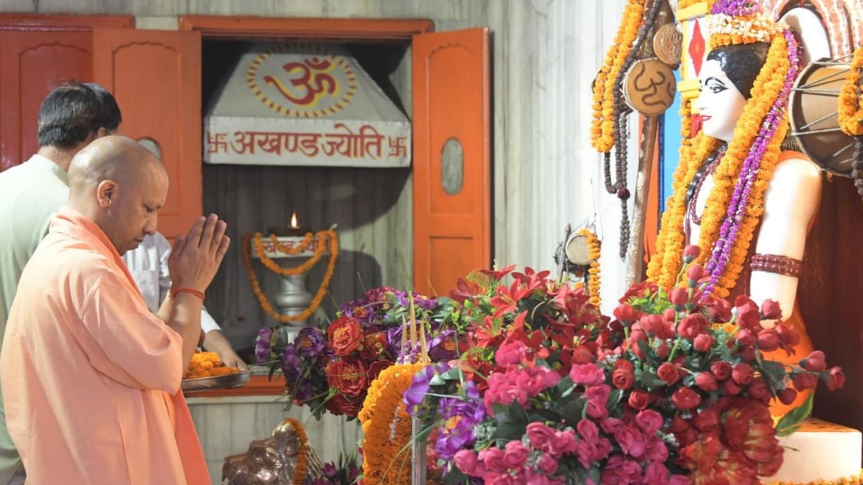 CM Yogi reaches Gorakhpur development projects worth 125 crores
