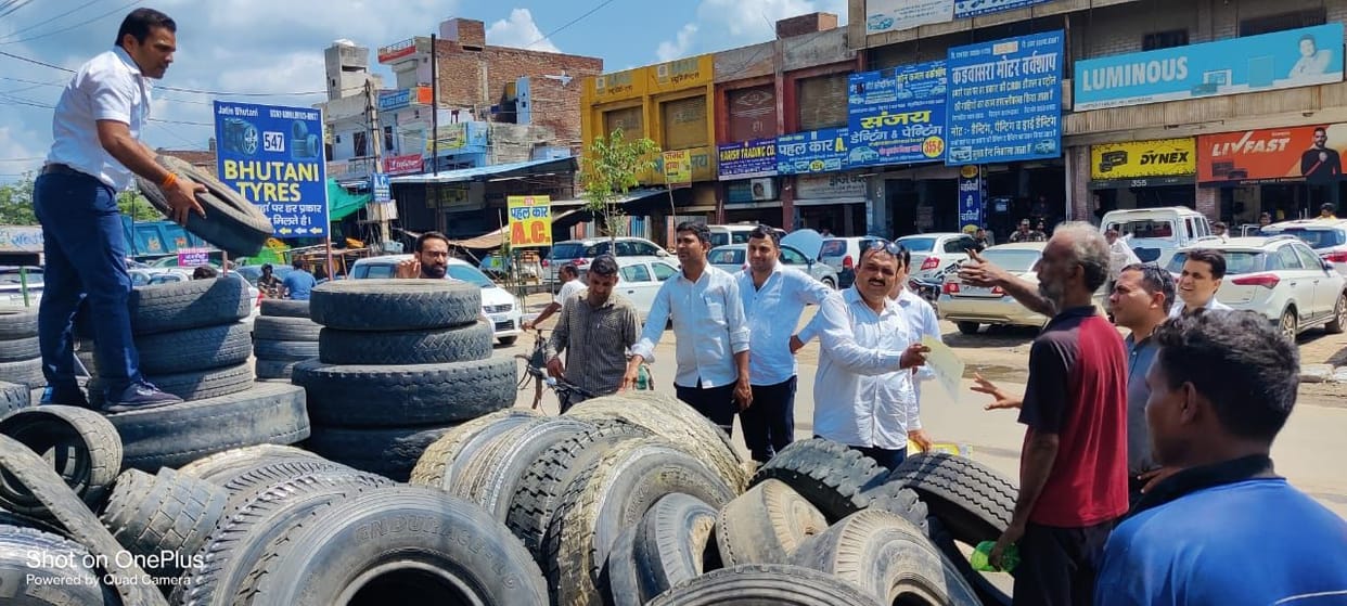 Larva found in tire shops and cisterns in auto market, warning notices given to 20 shopkeepers