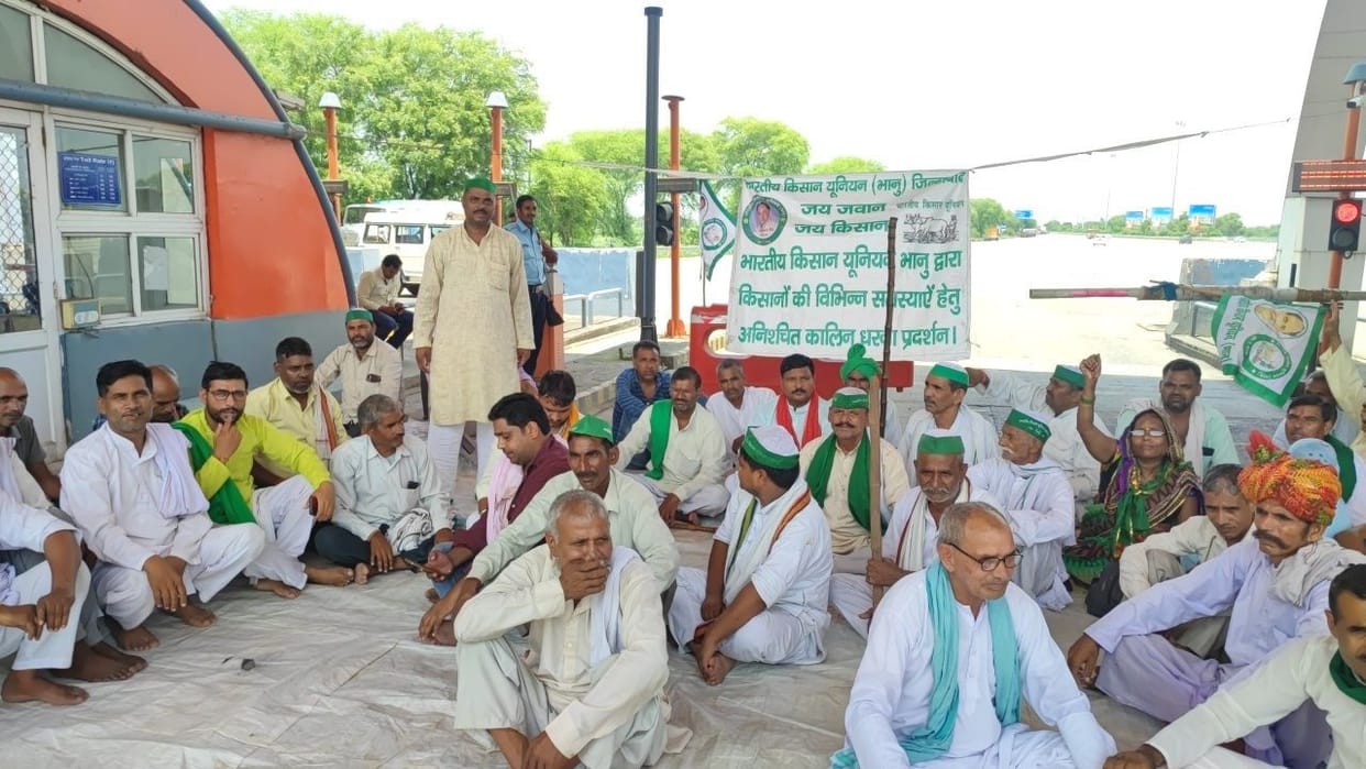 Mathura: Bhakyu Bhanu protested at the toll plaza of the expressway