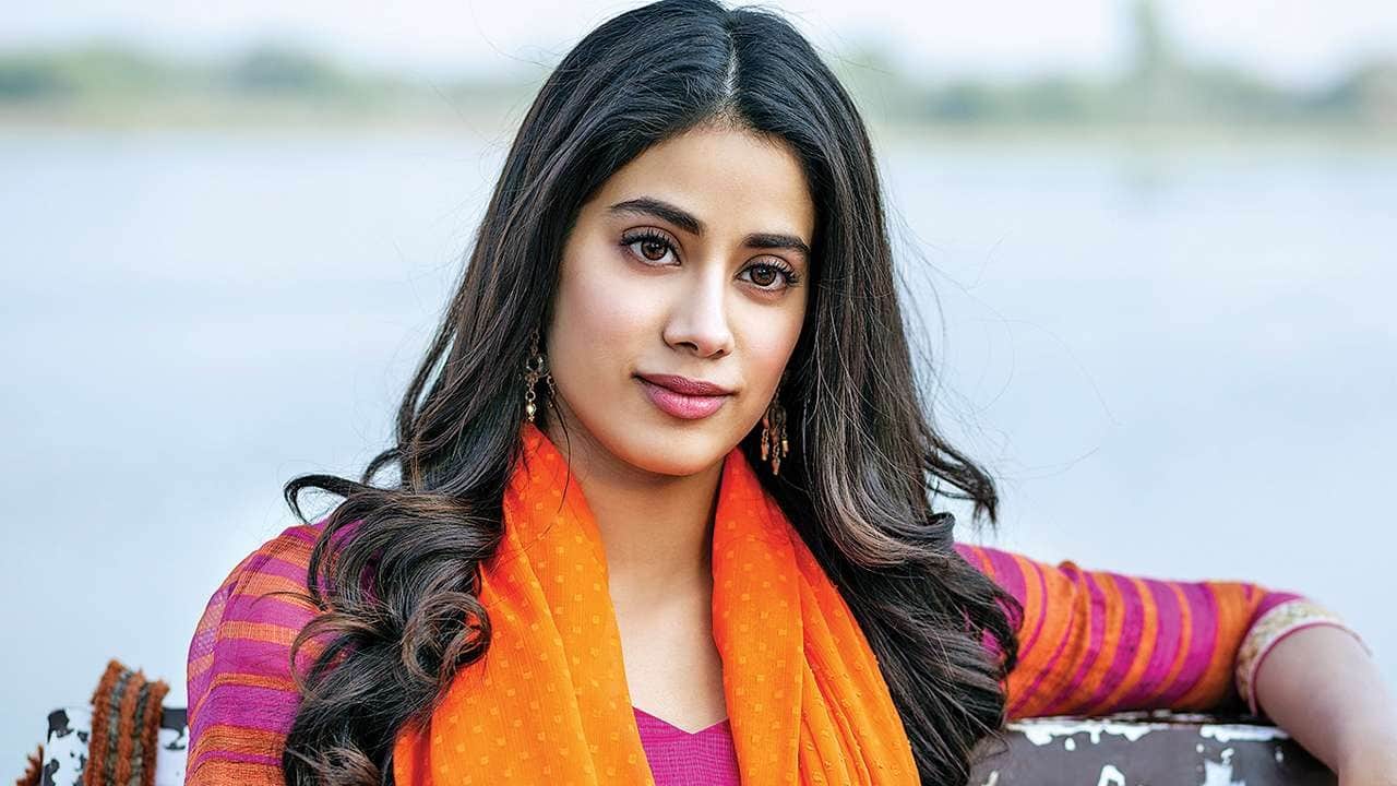 Janhvi had to face criticism because people compairing her Sridevi actress said naam roshan karna hi padega